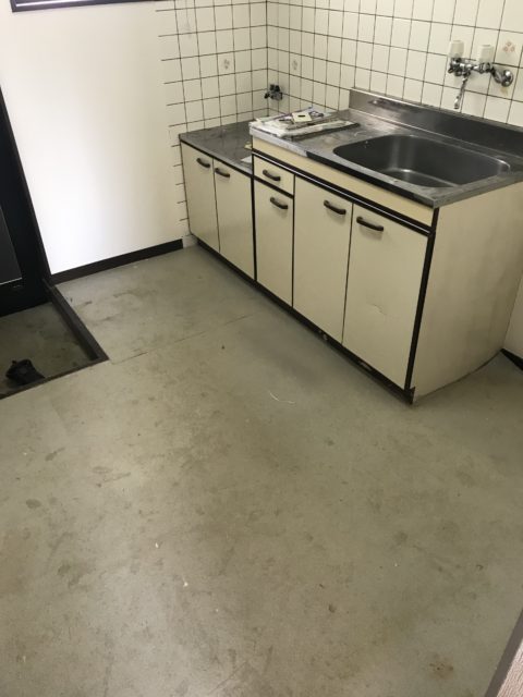 キッチン交換　床CF張り替え